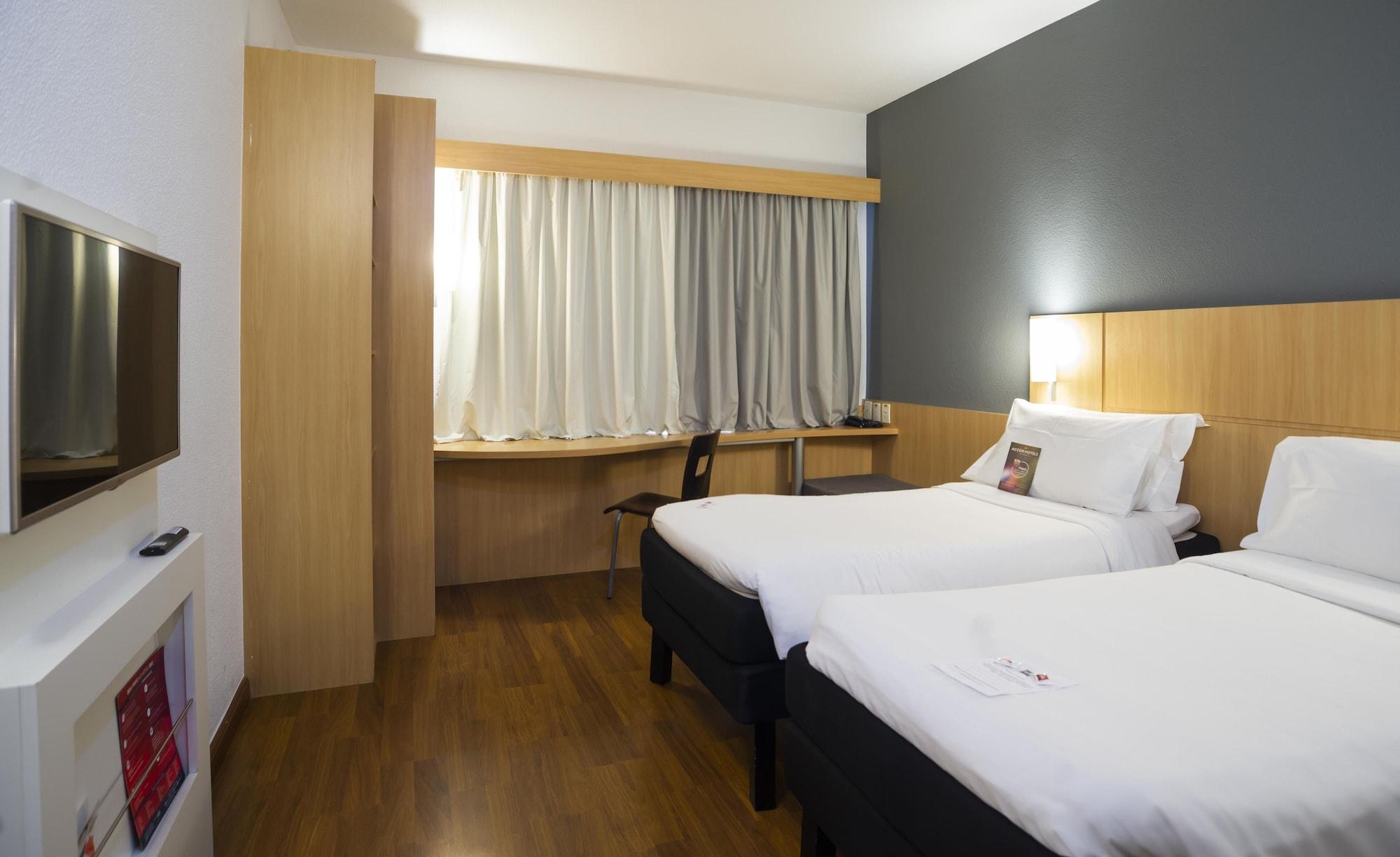 Ibis Vitoria Praia Do Canto Exterior foto
