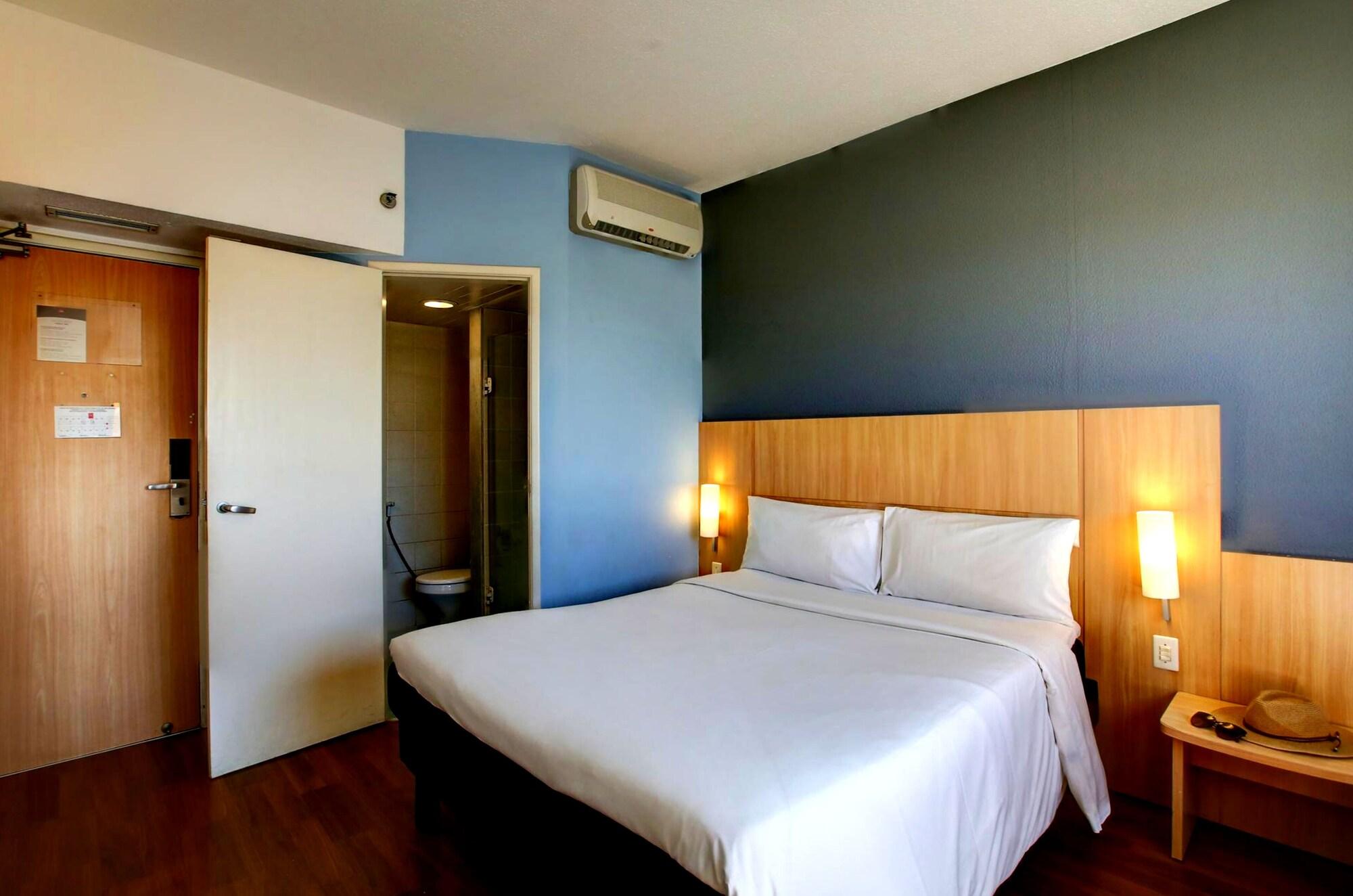 Ibis Vitoria Praia Do Canto Exterior foto