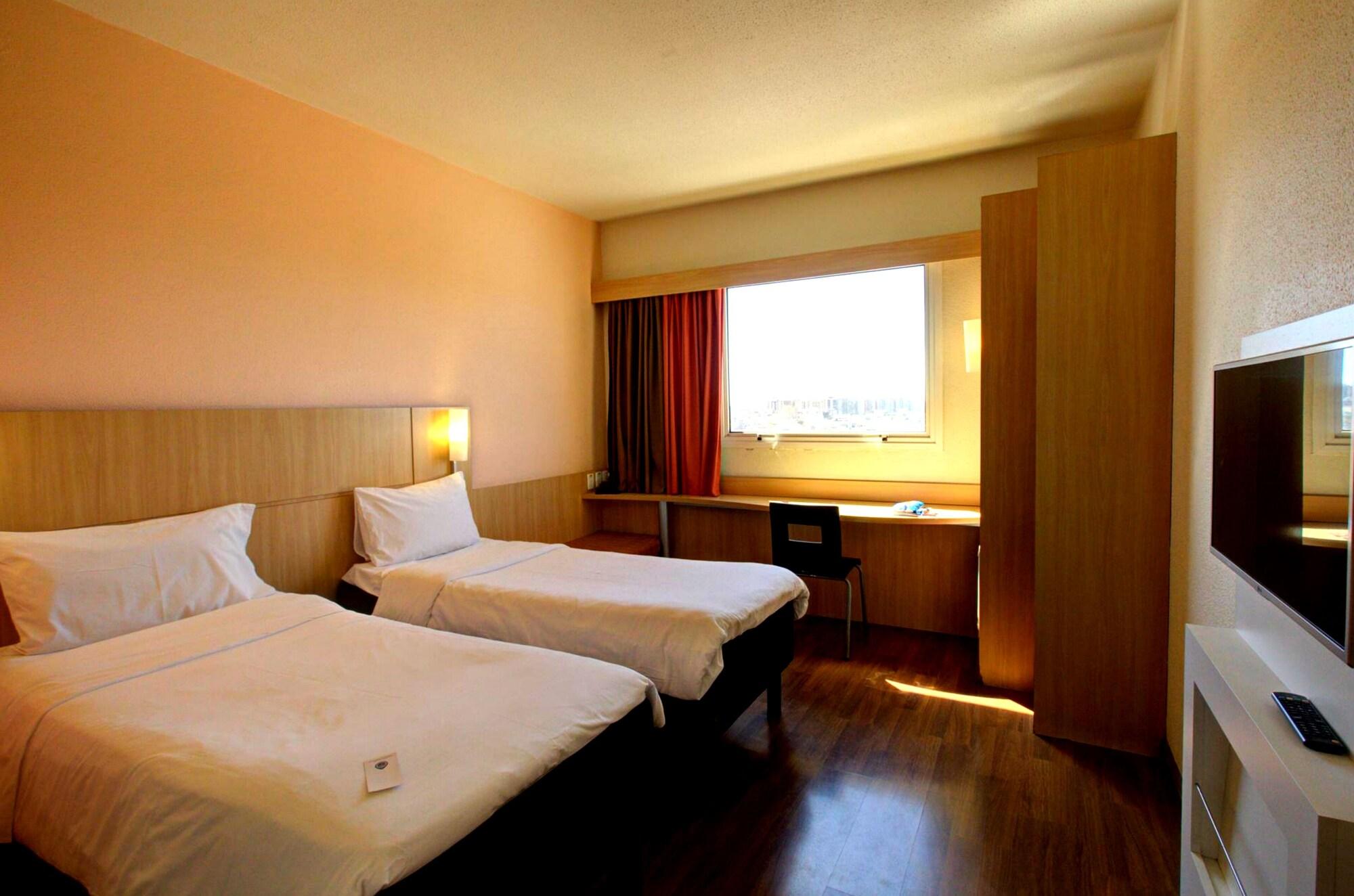 Ibis Vitoria Praia Do Canto Exterior foto