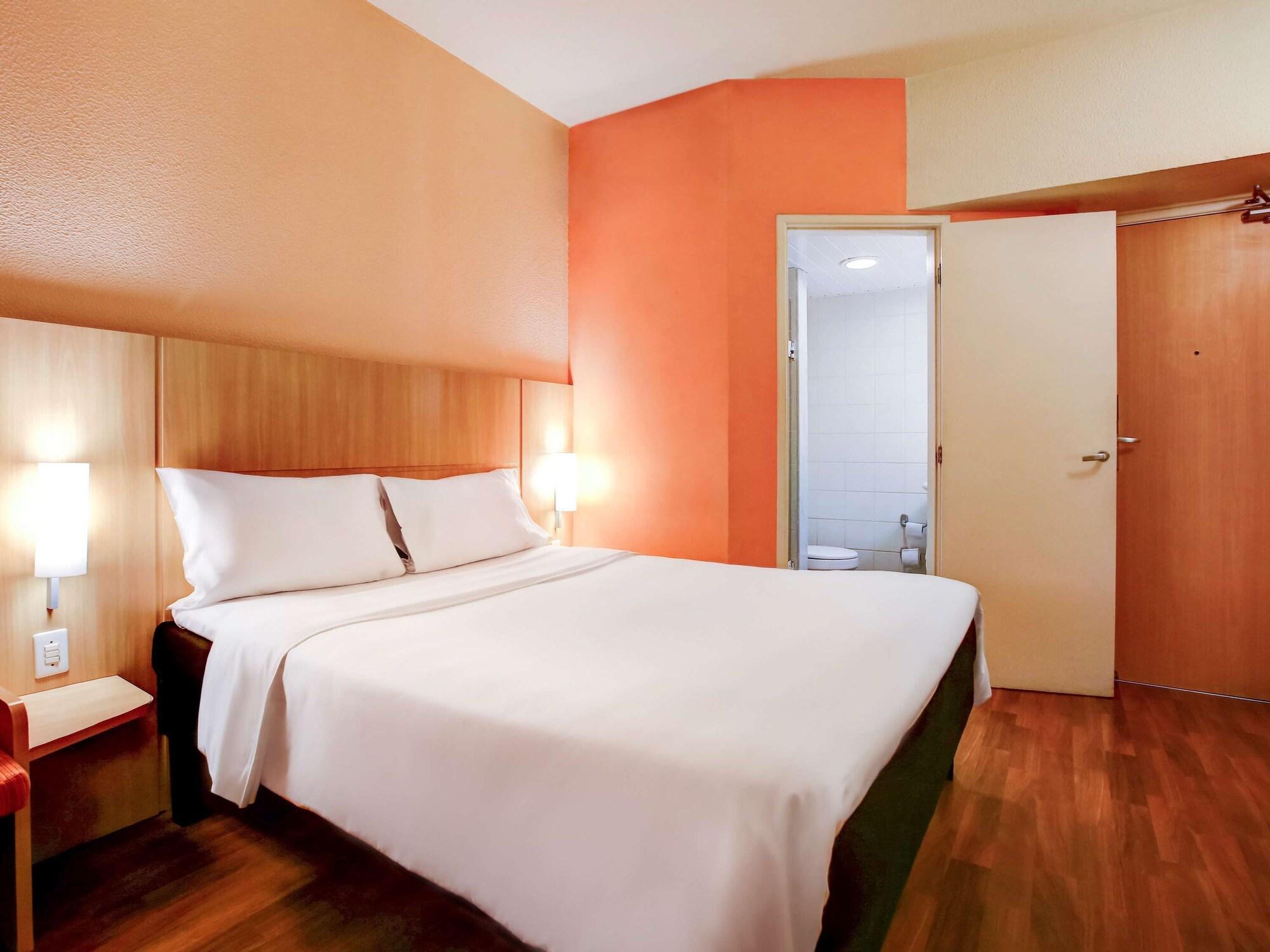 Ibis Vitoria Praia Do Canto Exterior foto