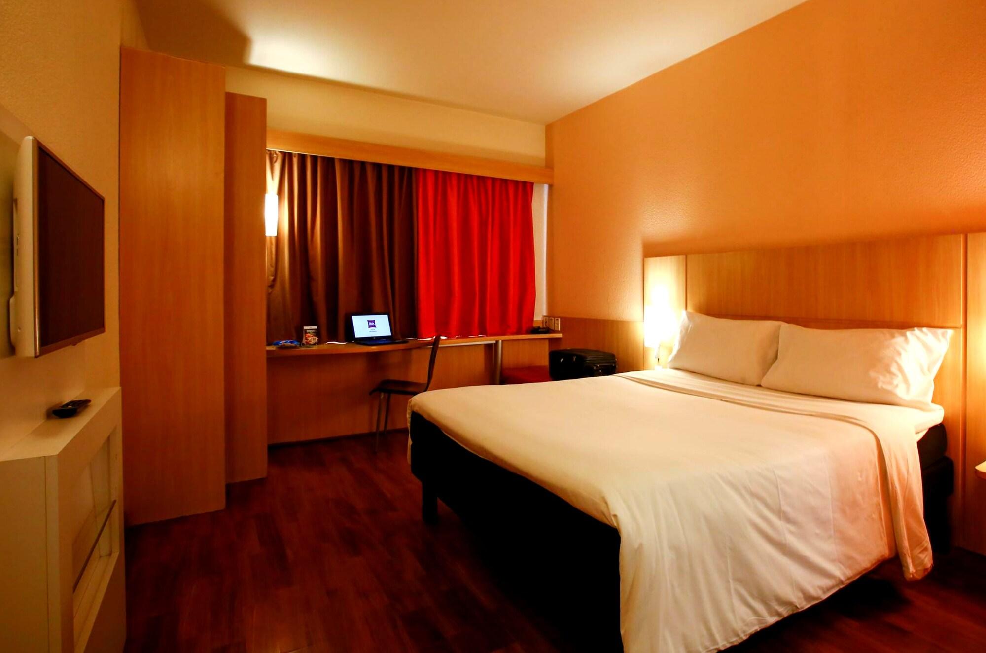 Ibis Vitoria Praia Do Canto Exterior foto