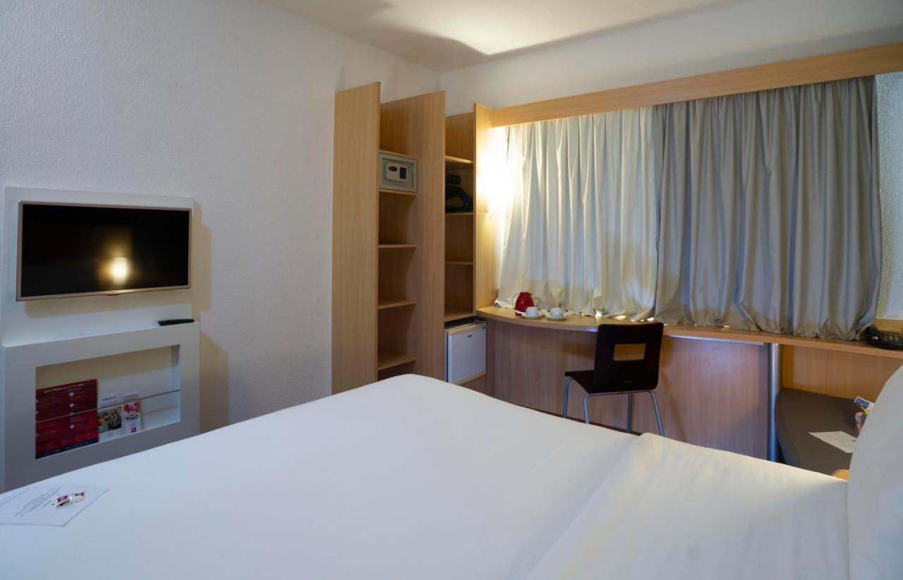 Ibis Vitoria Praia Do Canto Exterior foto